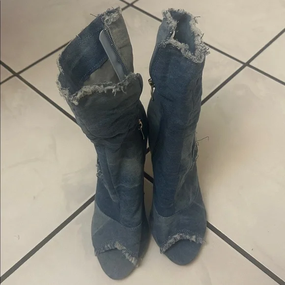 Stylish Denim Peep-Toe Stiletto Boots - Picture 3 of 5